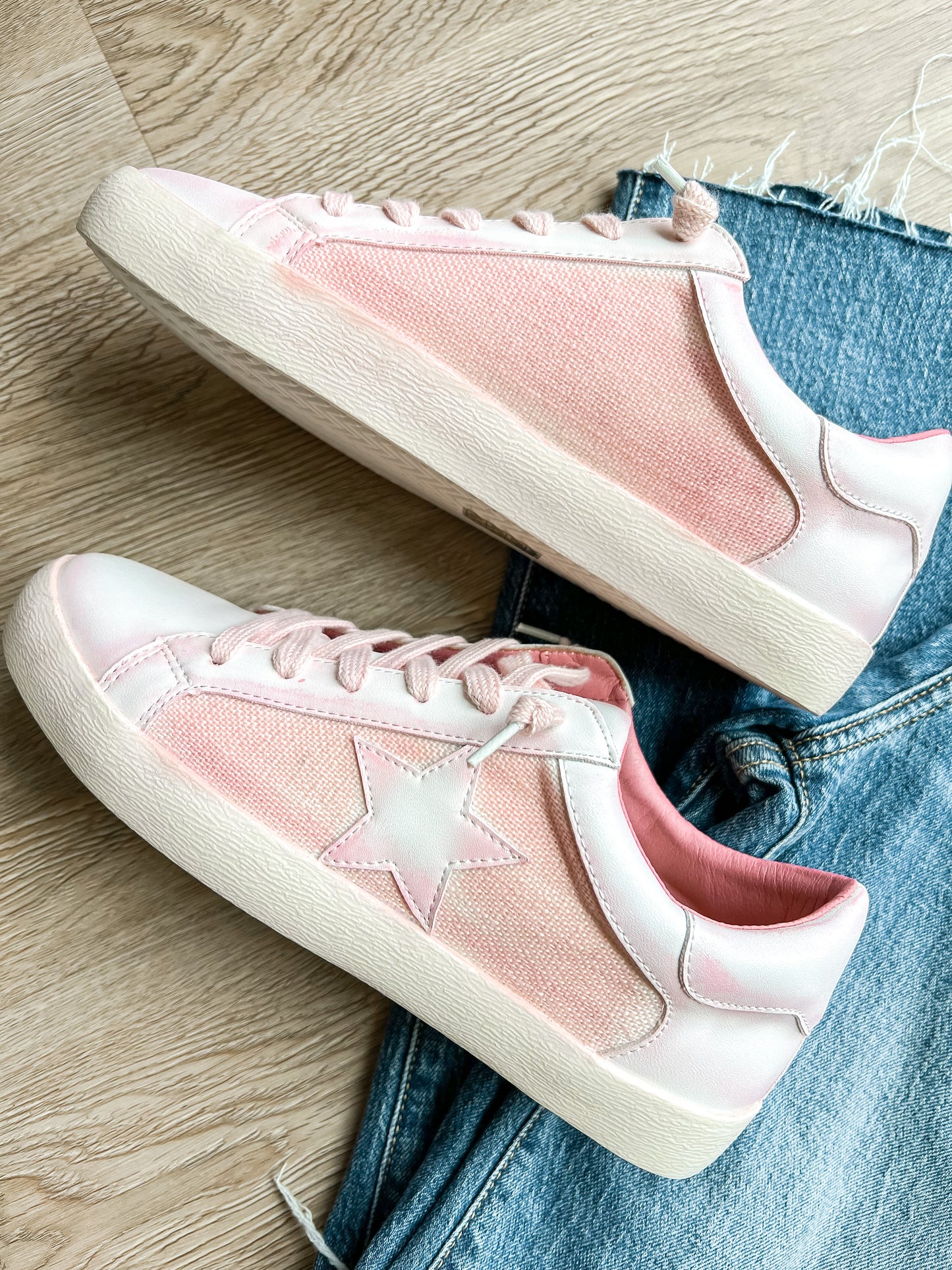 Shell Pink Star Sneakers