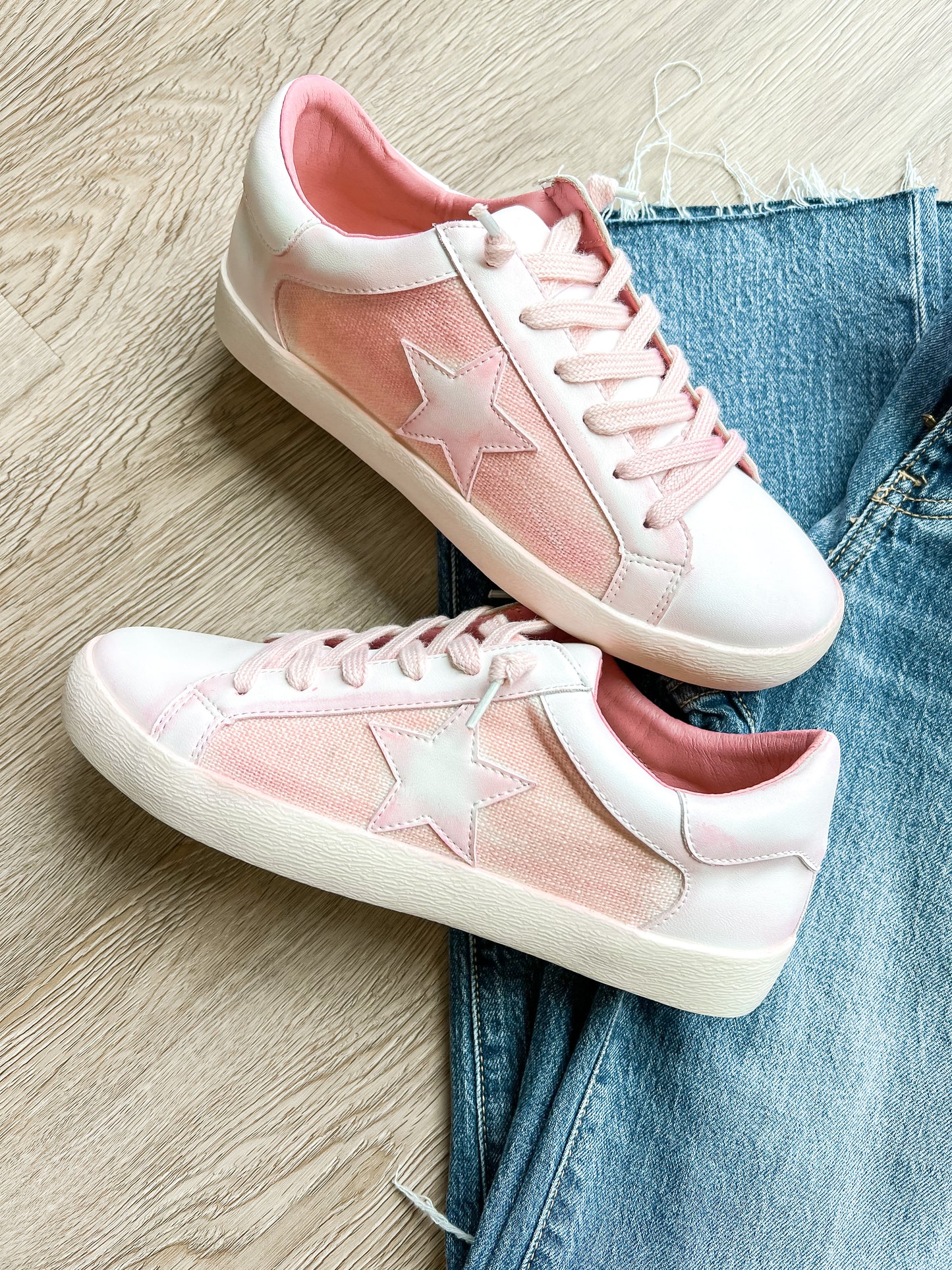 Shell Pink Star Sneakers